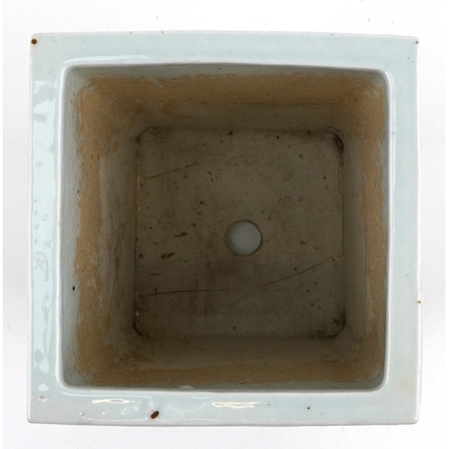  Chinese porcelain jardinière hand painted in the famille rose palette with courtyard scenes, 22cm hi... 