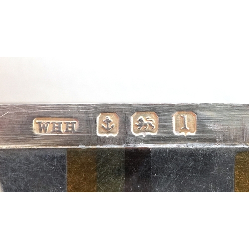  William Hair Haseler, Edwardian silver and gilt vesta case, Birmingham 1910, 4.9cm high, 29.2g.