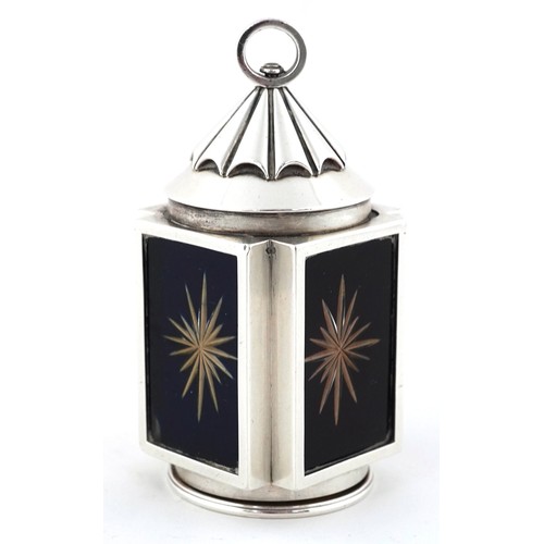  Louis Dee, Victorian silver vesta case in the form of a carriage lantern with starburst etched glass... 