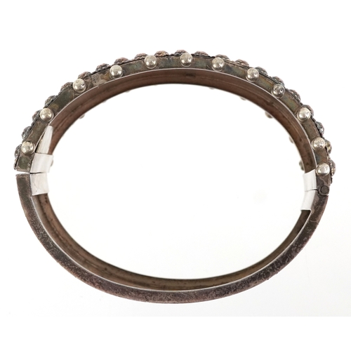  Victorian silver bangle, Birmingham 1885, 7cm wide, 39.1g.