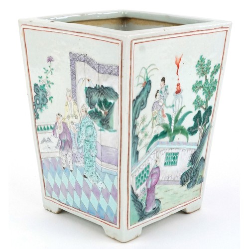  Chinese porcelain jardinière hand painted in the famille rose palette with courtyard scenes, 22cm hi... 