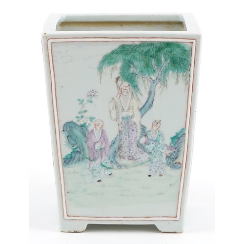  Chinese porcelain jardinière hand painted in the famille rose palette with courtyard scenes, 22cm hi... 