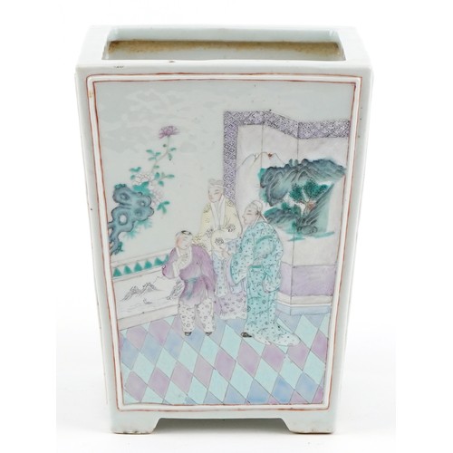  Chinese porcelain jardinière hand painted in the famille rose palette with courtyard scenes, 22cm hi... 
