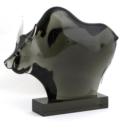  Livio Seguso for Murano, large glass bull, signed to the base, 36cm in length.