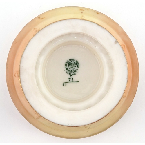 14 - Grainger & Co. 19th century Worcester porcelain pedestal rose bowl, 8cm high x 15cm in diameter.