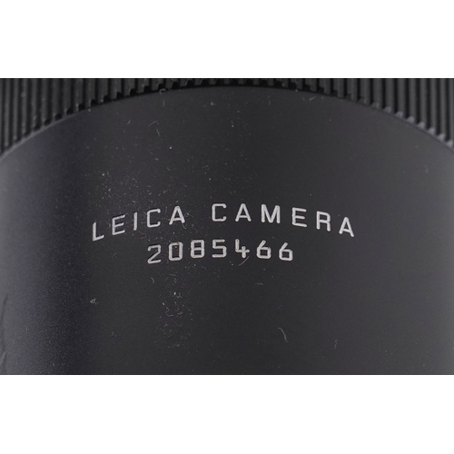 1029 - Leica Apo-Televid 77 spotting scope on stand, the scope 44cm in length.