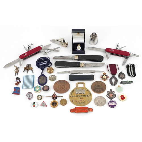 Sundry items including folding pocket knives, silver sports jewels ...