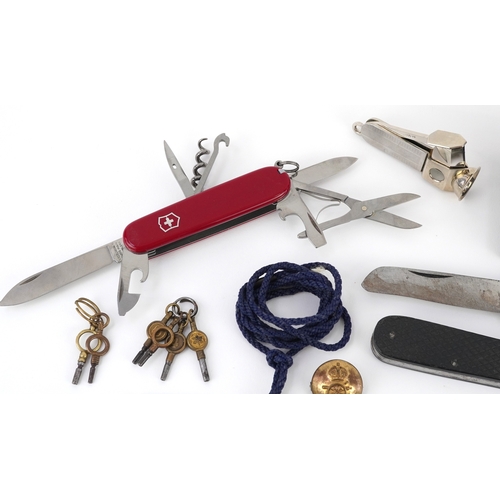 Sundry items including folding pocket knives, silver sports jewels ...