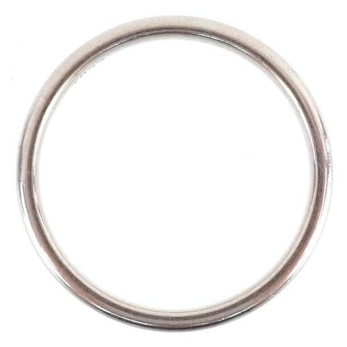 3025 - Brown & Newirth white metal wedding band, indistinct hallmarks, size M, 2.5g.