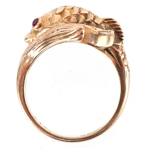 3047 - 9ct gold ring in the form of a fish with pink stone eyes, size I, 3.8g.