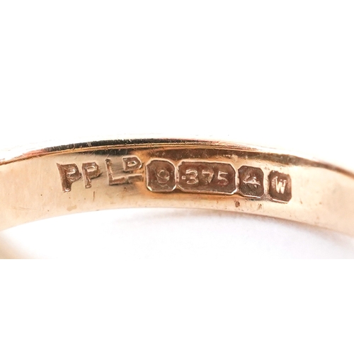 3047 - 9ct gold ring in the form of a fish with pink stone eyes, size I, 3.8g.