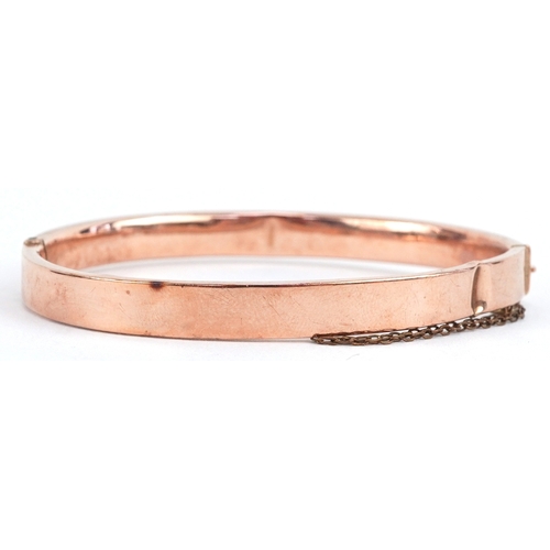 3022 - 9ct rose gold engine turned hinged bangle, 6.5cm wide, 7.8g.