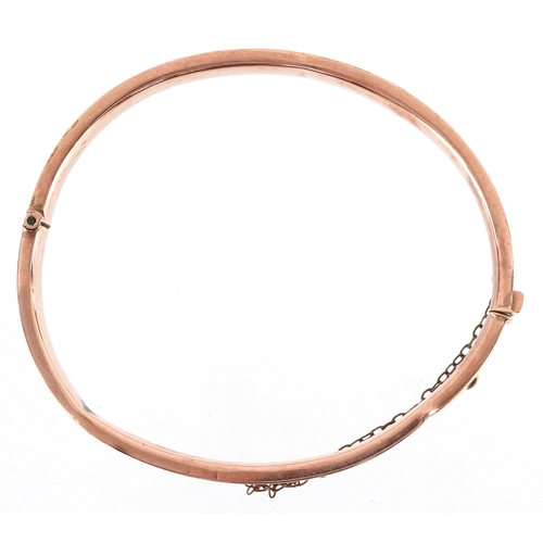 3022 - 9ct rose gold engine turned hinged bangle, 6.5cm wide, 7.8g.