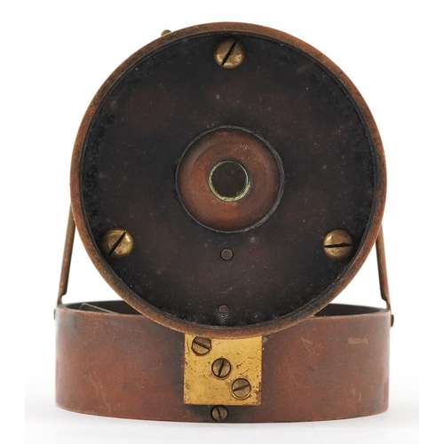 47 - Vintage brass air meter no. 5081 with fitted oak case, 6cm in diameter.