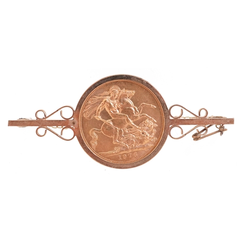 3001 - Elizabeth II 1976 gold sovereign in a 9ct gold brooch mount, 5.4cm wide, 11.3g.
