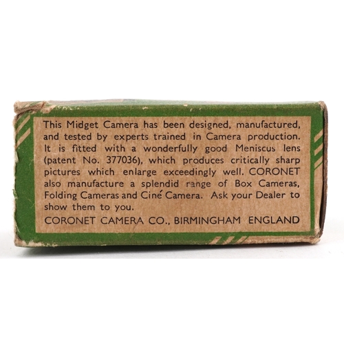 1263 - Coronet Midget Sub-Miniature camera in mottled green Bakelite, 7cm high, with box.