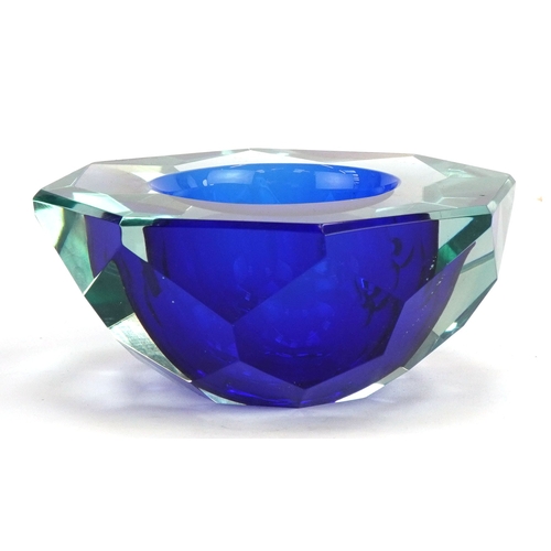 318 - 20th century facetted glass ashtray, possibly Murano, 15cm in diameter.
