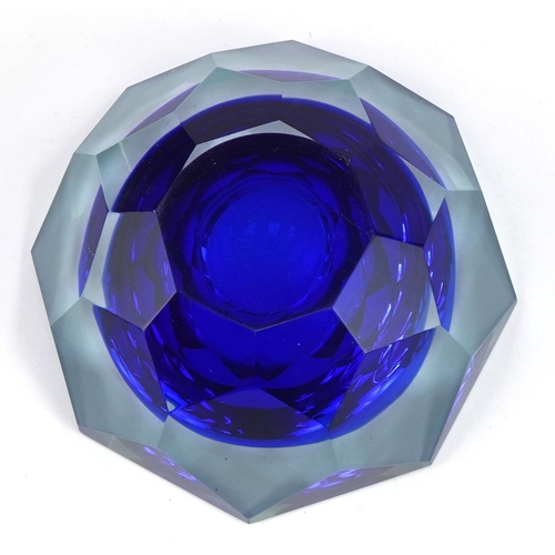 318 - 20th century facetted glass ashtray, possibly Murano, 15cm in diameter.