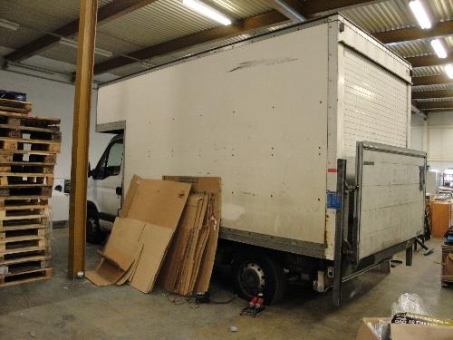 A VAUXHALL MOVANO 3500 LUTON TYPE BODY VAN WITH TAIL LIFT - NEEDS HP ...