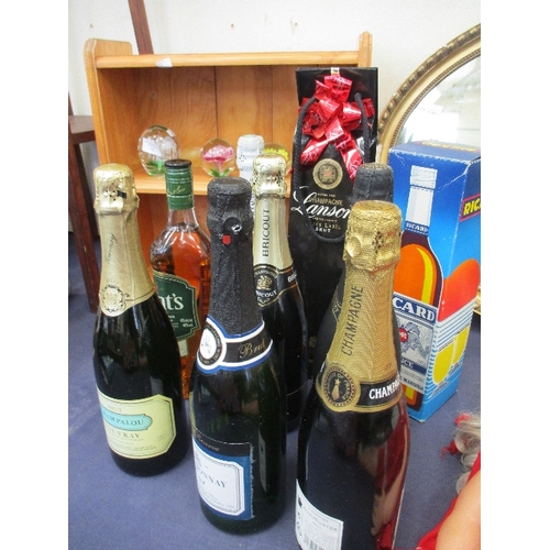 93 - 4 BOTTLES OF CHAMPAGNE, 3 BOTTLES OF SPARKLING WINE, 1 BOTTLE OF WHISKEY 1 BOTTLE OF RICARD