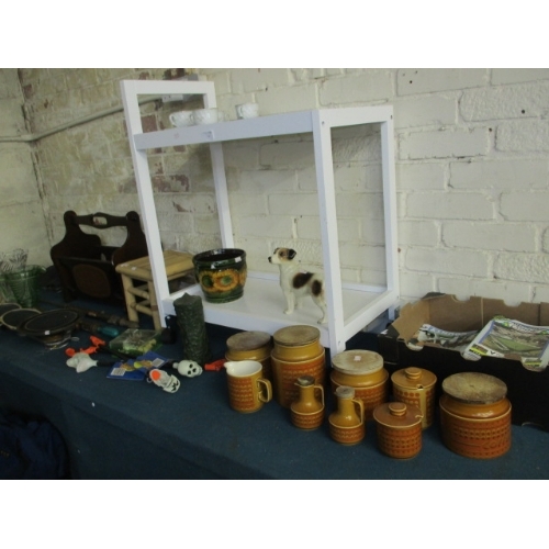 127 - A TABLE TOP OF MIXED ITEMS INCLUDING MODERN WHITE TEA TROLLEY, SMALL BAMBOO PLANT STAND, VASE, JUG A... 