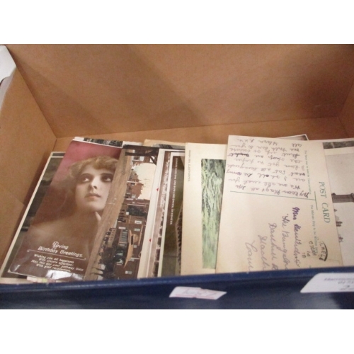 185 - ALBUM OF VINTAGE POSTCARDS + BOX LOOSE