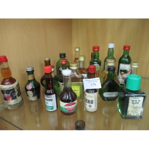 137 - SELECTION OF MINIATURE BOTTLES CREME DE MENTHE, CREME DE CACAO, CURACAO AND MORE