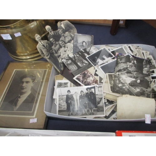 118 - BOX OF MIXED VINTAGE PHOTOGRAPHS AND A FRAMED PORTRAIT PHOTOGRAPH