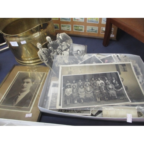 118 - BOX OF MIXED VINTAGE PHOTOGRAPHS AND A FRAMED PORTRAIT PHOTOGRAPH