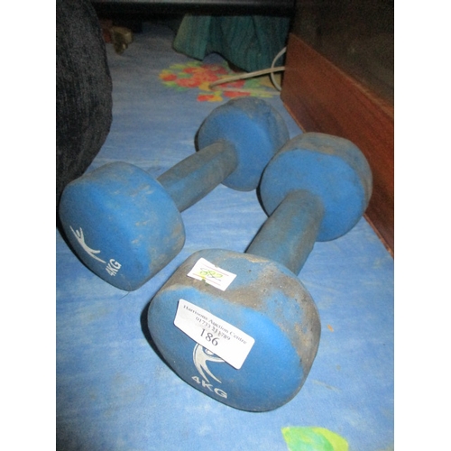 186 - 4KG HAND WEIGHTS X 2