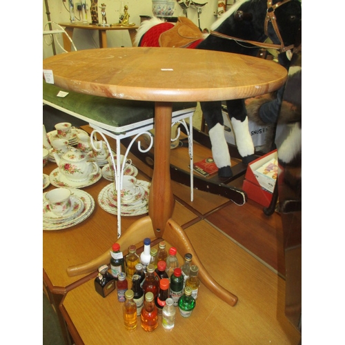 229 - PINE SINGLE PEDESTAL ROUND LAMP TABLE