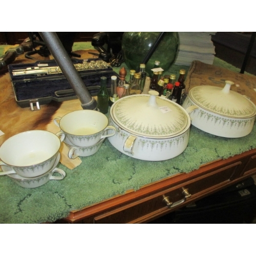 266 - NORITAKE TUREEN X 2 AND 4 SOUP BOWLS