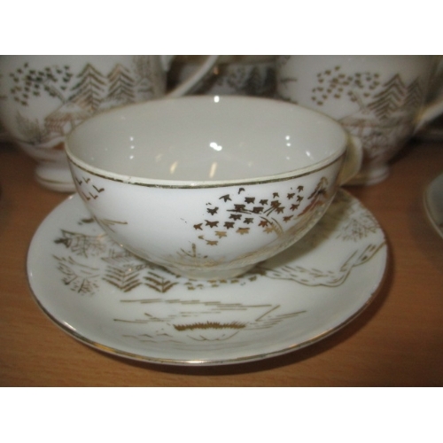 465 - 6 PIECE CHINESE TEA SET 'LUCKY' IN WHITE AND GOLD