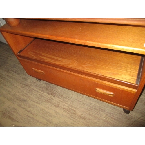 578 - 1 TEAK UNIT