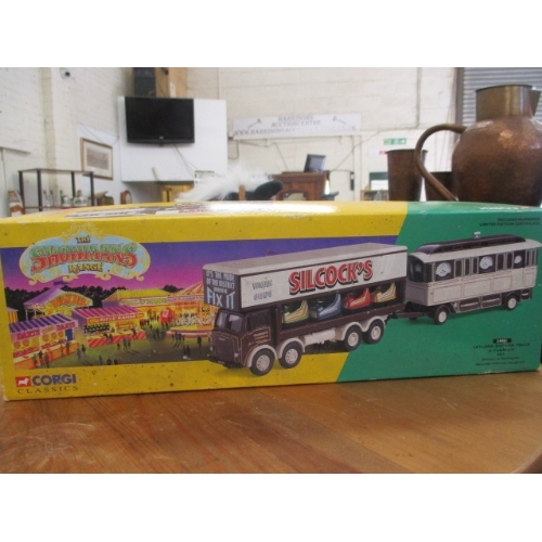 229A - CORGI -  THE SHOWMANS RANGE -  SILCOCK'S 24801- LEYLAND DODGEM TRUCK AND CARAVAN SET