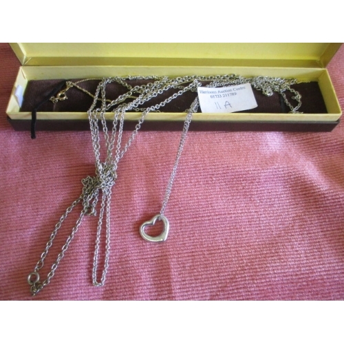 11a - COLLECTION OF GOLD AND SILVER METAL CHAINS