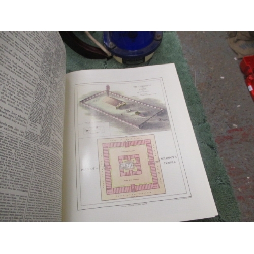 247 - HOLY BIBLE ILUSTRATIONS REFERENCE AND MAPS LARGE CREAM BOOK