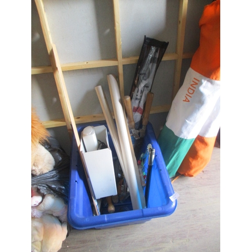 556 - BOX OF GARDENING TOOLS