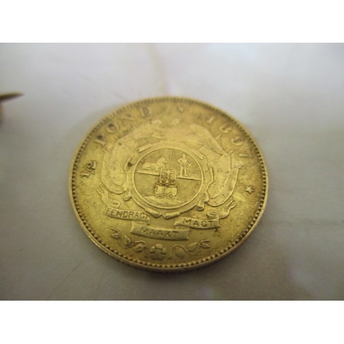 18B - SOUTH AFRICAN 1/2 POND COIN AND GOLD BROOCH 1897