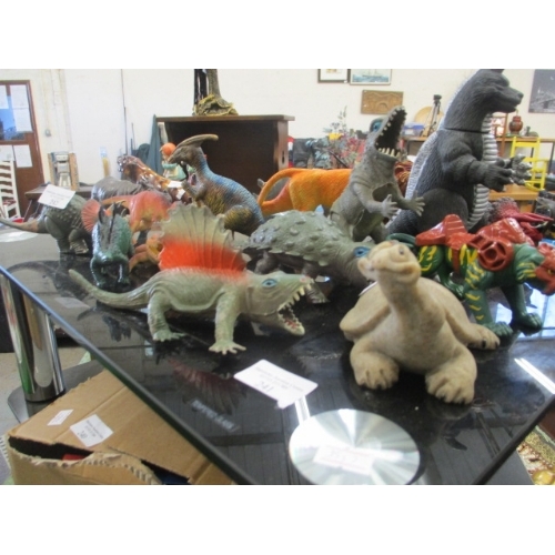 242 - QUANTITY OF PLASTIC DINOSAURS, WILD ANIMALS AND A QUARRY  CRITTER