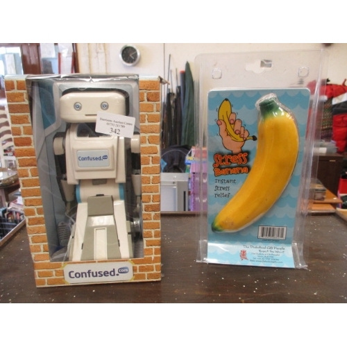 342 - CONFUSED BRIAN ROBOT IN BOX AND A STRESS BANANA BOXED