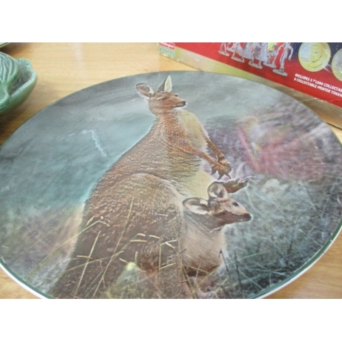 506 - 2 LARGE CABBAGE SERVING PLATES, 2 CORN SERVING DISHES A ROYAL DOULTON MOTHER KANGAROO WITH JOEY PLAT... 