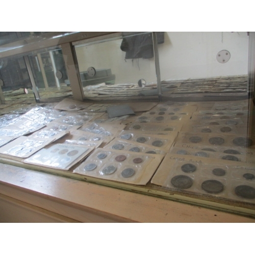 38 - LARGE QUANTITY OF  FOREIGN COINS, REPRESENTING 60 COUNTRIES