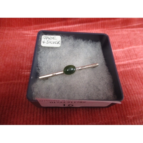 16 - JADE AND SILVER TIE PIN/BROOCH