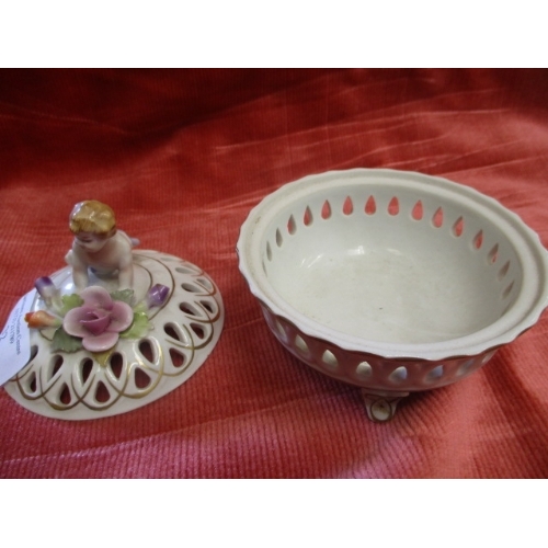 32 - EARLY VIENNA PORCELAIN POMANDER WITH CHERUBS