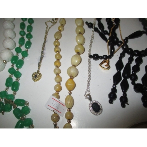 101 - A LARGE SELCTION OF COSTUME JEWELLERY TO INCLUDE BANGLES, NECKLACES, EARRINGS, BEADS AND BROOCHES