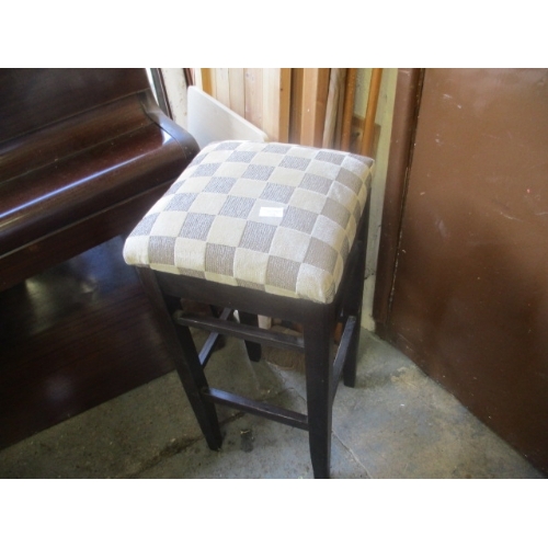 376 - SINGLE HIGH STOOL WITH CHECKED SEAT