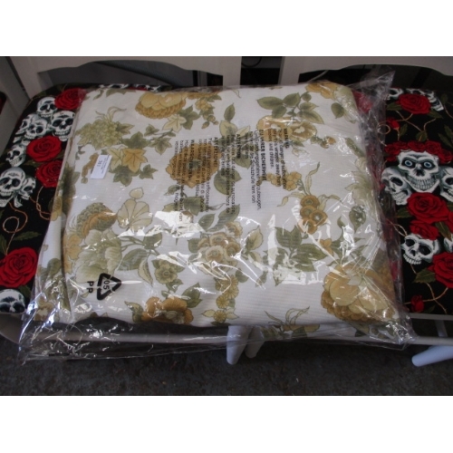 381 - FLORAL DOUBLE BED THROW