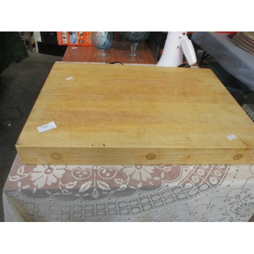 193 - THICK HEAVY BEECH CHOPPING BOARD