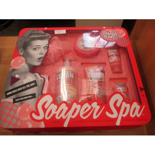 385 - SOAP AND GLORY GIFT SET 'SOAPER SPA'